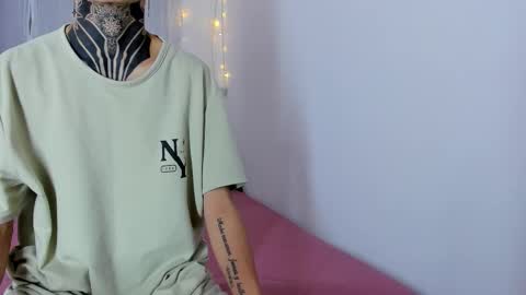 Snapshot of tinny_and_candy chatting on 29, 10, 2025 TINNY AND CANDY online show from 29, 10, 2025