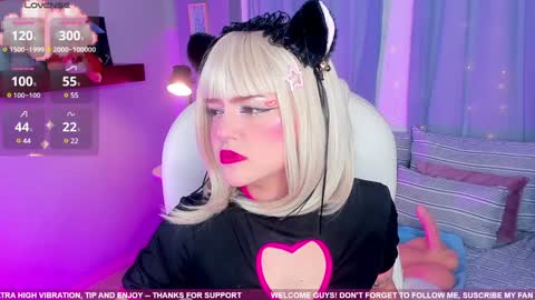 Snapshot of tiny__emmy chatting on 22, 1, 2025 Emmy blue berry1 online show from 22, 1, 2025