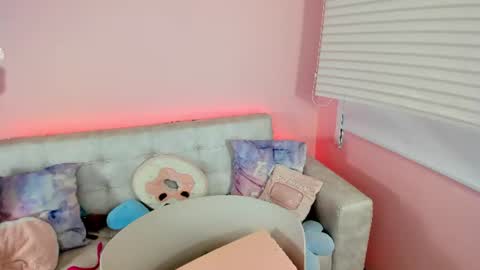 tiny_cora online show from 23, 7, 2026
