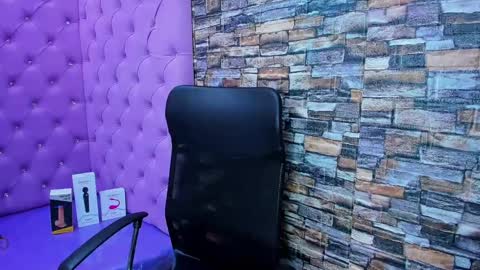 Snapshot of tiny_love_ chatting on 11, 12, 2024 tiny online show from 11, 12, 2024