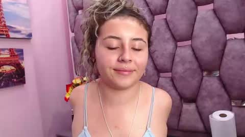 Snapshot of tiny_love_ chatting on 15, 1, 2025 tiny online show from 15, 1, 2025