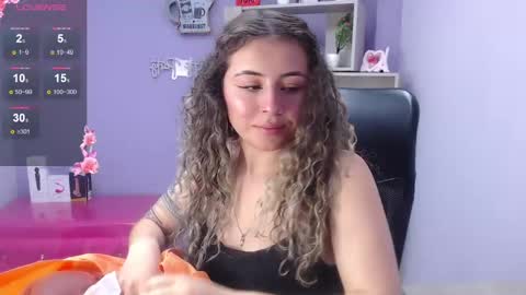 Snapshot of tiny_love_ chatting on 18, 1, 2025 tiny online show from 18, 1, 2025