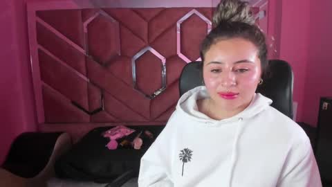 Snapshot of tiny_love_ chatting on 6, 2, 2025 tiny online show from 6, 2, 2025