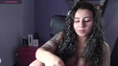 Snapshot of tiny_love_ chatting on 5, 3, 2025 tiny online show from 5, 3, 2025