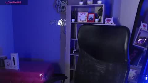 Snapshot of tiny_love_ chatting on 11, 3, 2025 tiny online show from 11, 3, 2025