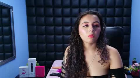 Snapshot of tiny_love_ chatting on 28, 11, 2025 tiny online show from 28, 11, 2025