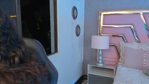 Snapshot of tiny_thomm chatting on 4, 2, 2026 Thomm Independent Model online show from 4, 2, 2026