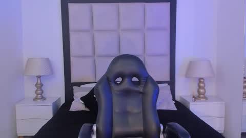 Snapshot of tiny_thomm chatting on 20, 2, 2026 Thomm Independent Model online show from 20, 2, 2026