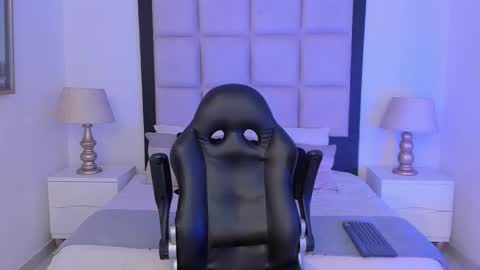 Snapshot of tiny_thomm chatting on 15, 3, 2026 Thomm Independent Model online show from 15, 3, 2026