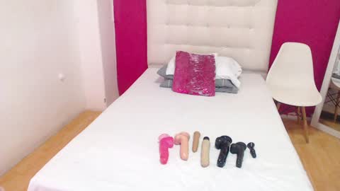 tiny_whore18 online show from 16, 12, 2024