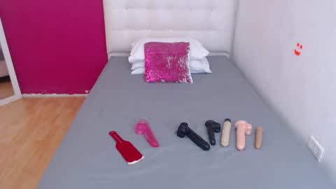 tiny_whore18 online show from 19, 12, 2024