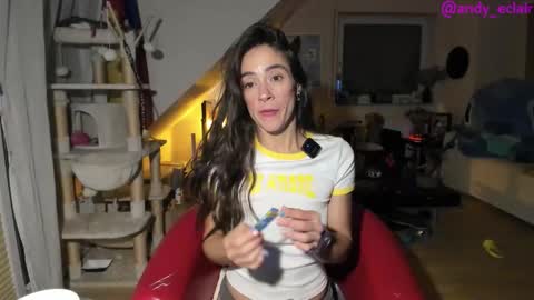 Snapshot of tiny_williams chatting on 8, 10, 2025 Tiny online show from 8, 10, 2025