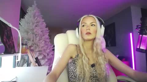 stage Kylie Sinner  brand CLITBAIT online show from 4, 2, 2026