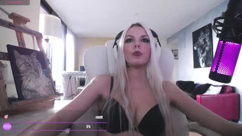stage Kylie Sinner  brand CLITBAIT online show from 19, 3, 2026