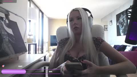 stage Kylie Sinner  brand CLITBAIT online show from 5, 5, 2026