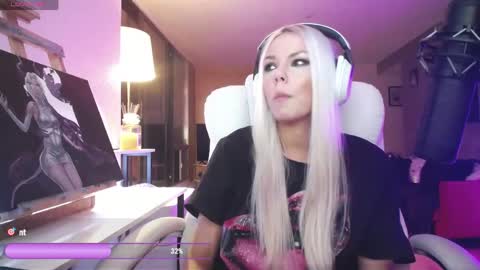stage Kylie Sinner  brand CLITBAIT online show from 7, 5, 2026