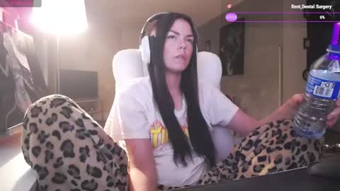 stage Kylie Sinner  brand CLITBAIT online show from 22, 6, 2026