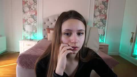tinynataliee online show from 14, 4, 2026