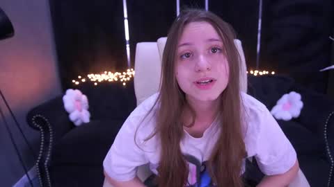 tinynataliee online show from 30, 4, 2026