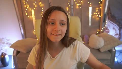 Snapshot of tinynataliee chatting on 25, 5, 2026 tinynataliee online show from 25, 5, 2026