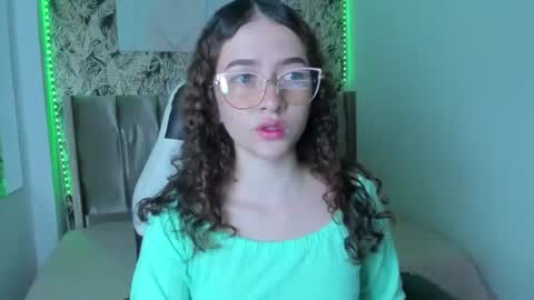 Snapshot of tinysophi chatting on 12, 6, 2026 tinysophi online show from 12, 6, 2026