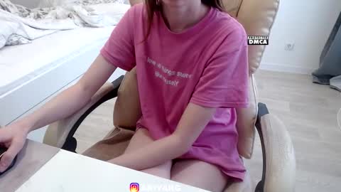 Snapshot of token___ chatting on 5, 12, 2025 Arina online show from 5, 12, 2025