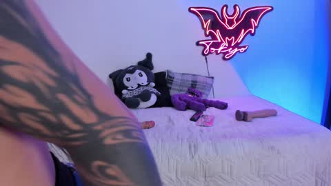   Independent model online show from 28, 1, 2025