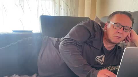 Tom online show from 25, 4, 2026