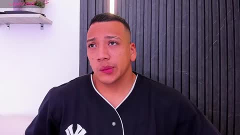 Tom muscle1 online show from 7, 10, 2025