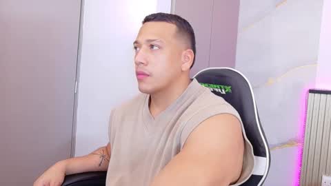 Tom muscle1 online show from 25, 10, 2025