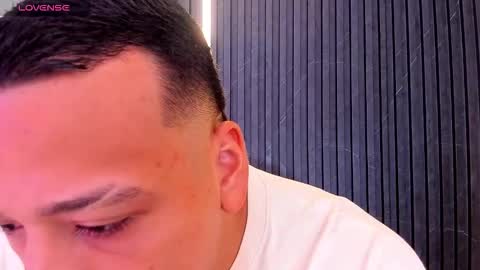 Tom muscle1 online show from 4, 11, 2025