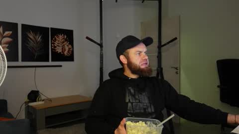 Snapshot of tommy_burnzzz chatting on 19, 11, 2025 tommy burnzzz online show from 19, 11, 2025