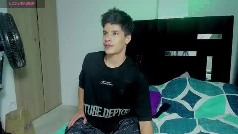 Snapshot of tommy_carlos chatting on 28, 11, 2025 online show from 28, 11, 2025