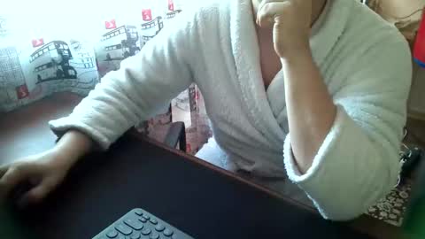 Tommi Li online show from 12, 1, 2025