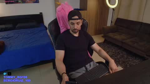 tommy_raym0ndg online show from 22, 4, 2026