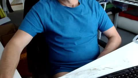 Snapshot of tomtom02029 chatting on 5, 5, 2026 Tom online show from 5, 5, 2026