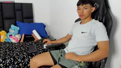 Snapshot of tonny_twink_ chatting on 6, 7, 2026 Tonny online show from 6, 7, 2026