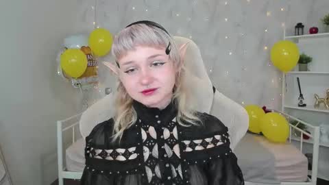 Snapshot of tori_cutie chatting on 4, 10, 2025 Tori online show from 4, 10, 2025