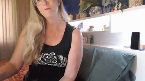 Snapshot of total_aussie_milfs chatting on 14, 5, 2026 Milly online show from 14, 5, 2026