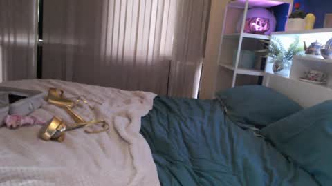 Snapshot of total_aussie_milfs chatting on 27, 5, 2026 Milly online show from 27, 5, 2026