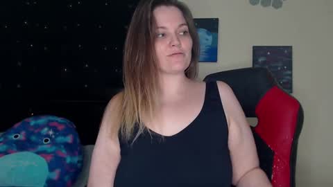 Snapshot of toxiclilly chatting on 22, 12, 2024 Lilly Miss Mistress Goddess Maam Queen Boss online show from 22, 12, 2024