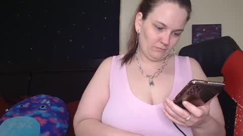 Snapshot of toxiclilly chatting on 22, 10, 2025 Lilly Miss Mistress Goddess Maam Queen Boss online show from 22, 10, 2025