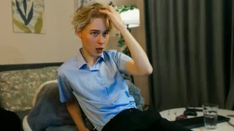 Snapshot of toxicpassion chatting on 23, 11, 2025 Max online show from 23, 11, 2025