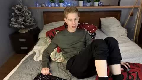 Snapshot of toxicpassion chatting on 20, 12, 2025 Max online show from 20, 12, 2025