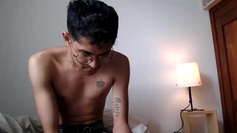 Snapshot of toy_sweet chatting on 25, 5, 2026 Xander online show from 25, 5, 2026