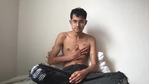Snapshot of toy_sweet chatting on 27, 5, 2026 Xander online show from 27, 5, 2026