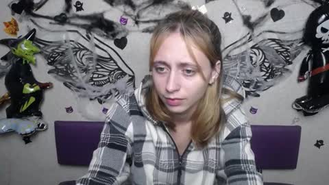 Snapshot of tracyleebb chatting on 11, 11, 2025 TracyLeeBB online show from 11, 11, 2025