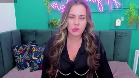 Snapshot of tracymooree chatting on 9, 11, 2025 Tracy online show from 9, 11, 2025