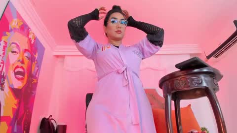 Juliana Giiraldo  online show from 11, 9, 2025