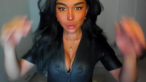 Snapshot of transnextdoor_ chatting on 6, 1, 2025 ALMIGHTY GODDESS VALENTINA online show from 6, 1, 2025